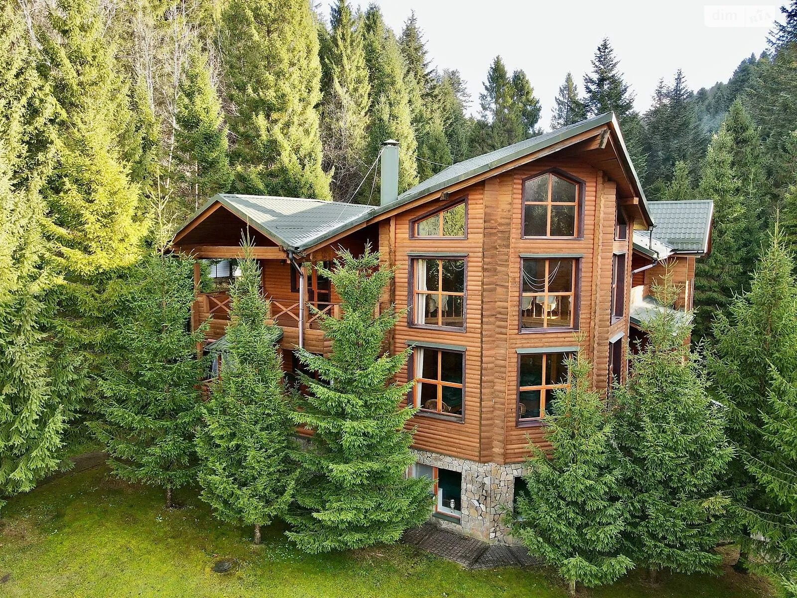 Продается дом на 3 этажа 485.7 кв. м с участком, цена: 1000000 $ - фото 1