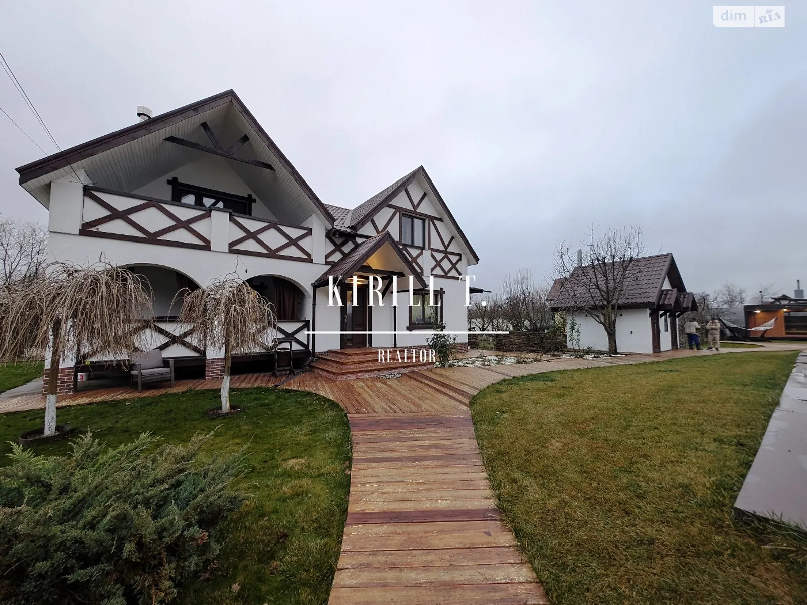 Сдается в аренду дом на 2 этажа 450 кв. м с верандой, цена: 2500 $ - фото 1