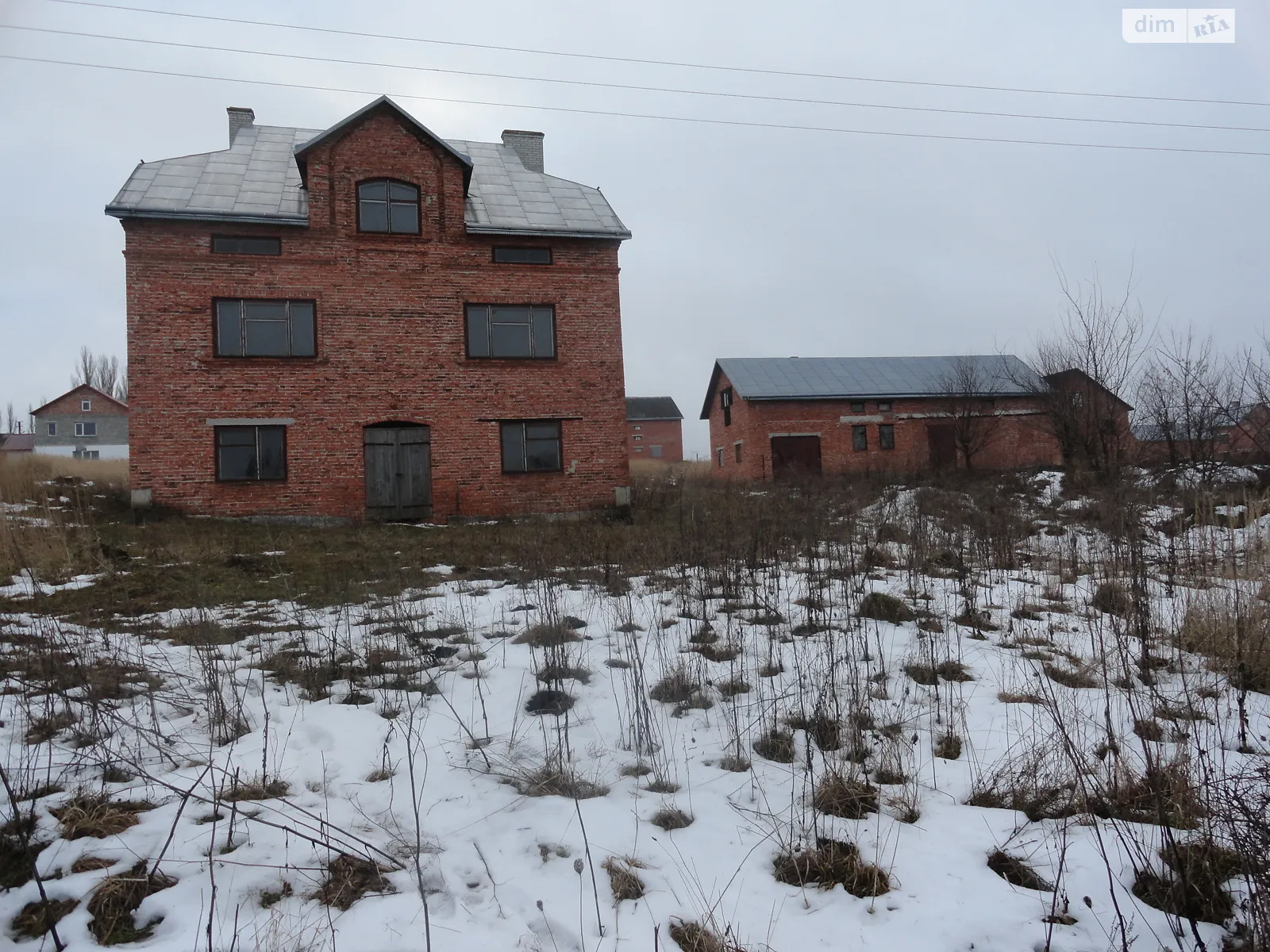 Продается дом на 3 этажа 250 кв. м с бассейном, цена: 40000 $ - фото 1