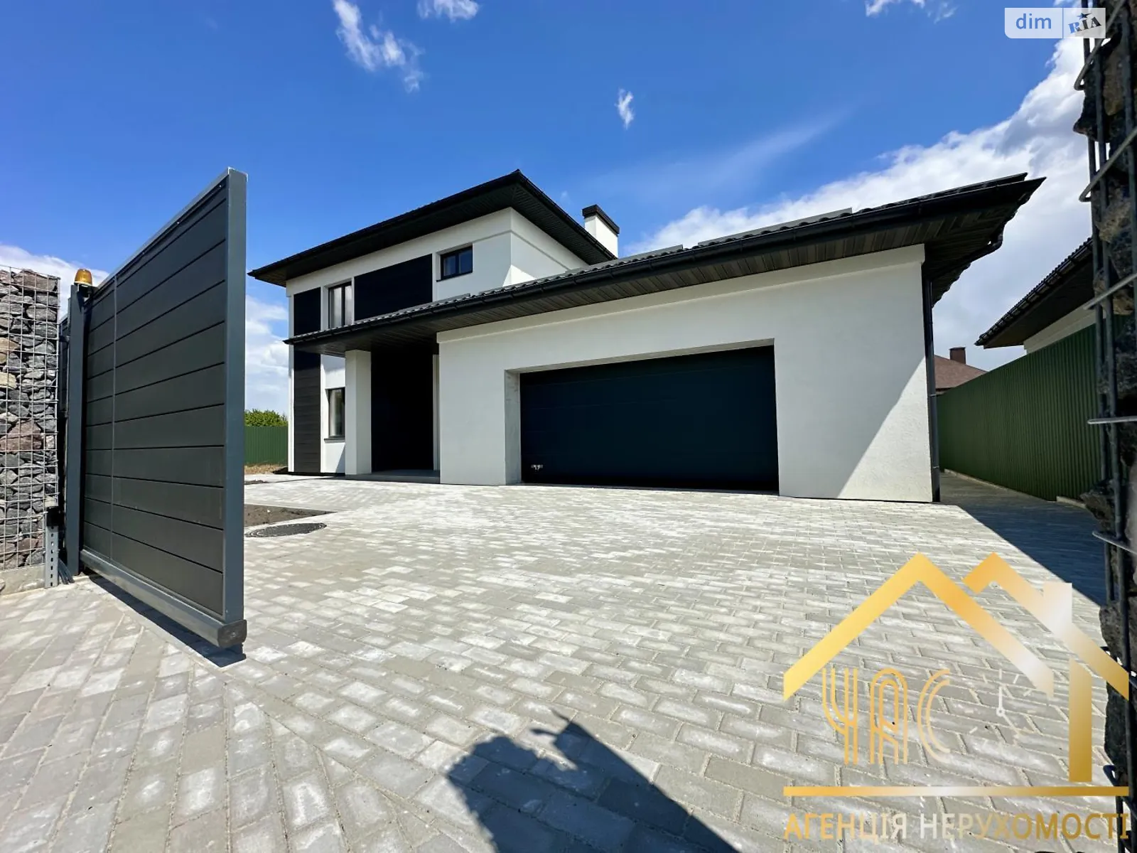 Продается дом на 2 этажа 216 кв. м с участком, цена: 176000 $ - фото 1