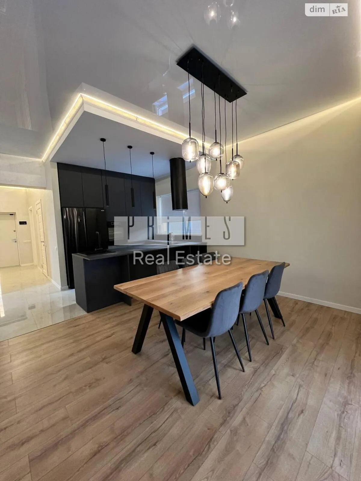 Продается дом на 2 этажа 240 кв. м с камином, цена: 245000 $ - фото 1