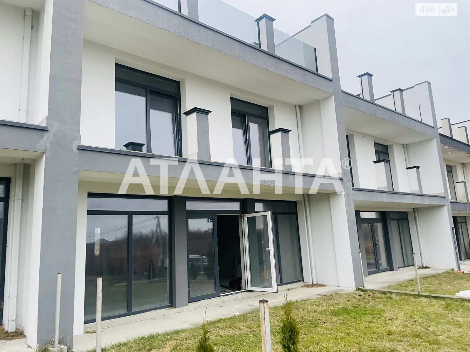 Продается дом на 3 этажа 138 кв. м с подвалом, цена: 95000 $ - фото 1