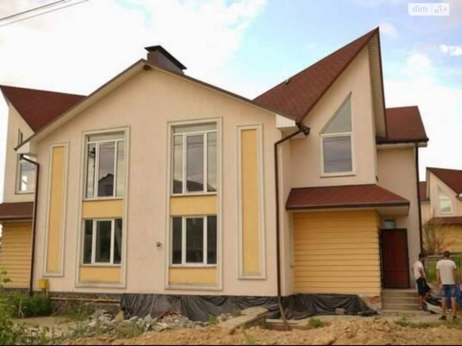 Продается дом на 3 этажа 170 кв. м с участком, цена: 150000 $ - фото 1