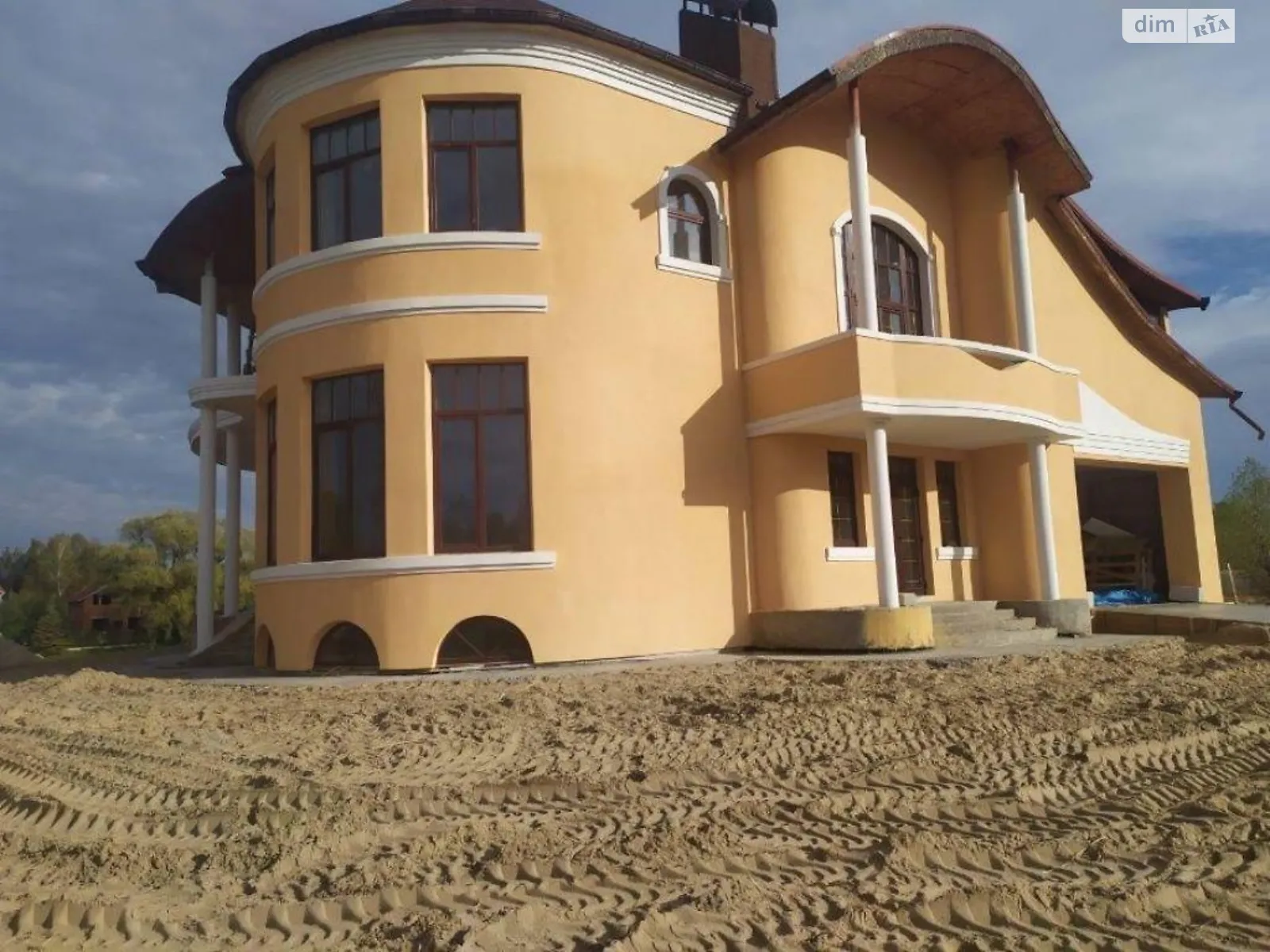 Продается дом на 2 этажа 867 кв. м с баней/сауной, цена: 350000 $ - фото 1