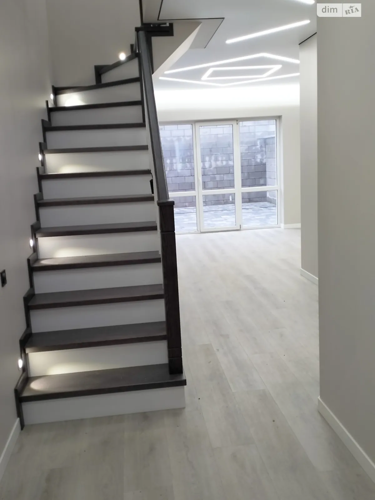 мас. Макарова Авторынок Ровно, цена: 120000 $ - фото 1