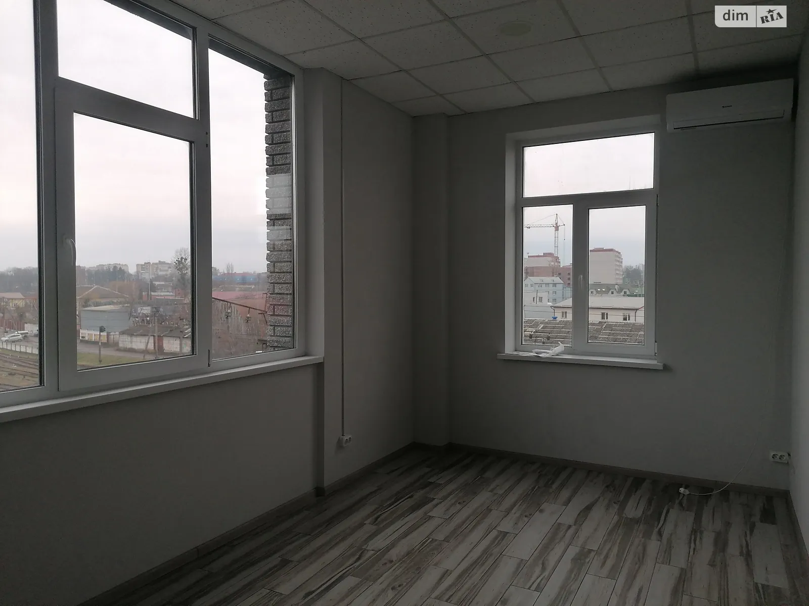 Сдается в аренду офис 30.2 кв. м в бизнес-центре, цена: 8000 грн - фото 1