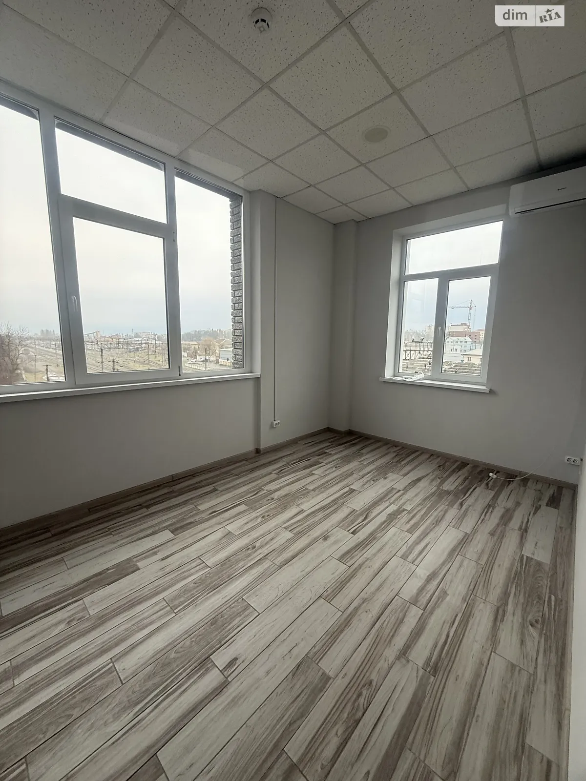 Сдается в аренду офис 32 кв. м в бизнес-центре, цена: 8000 грн - фото 1