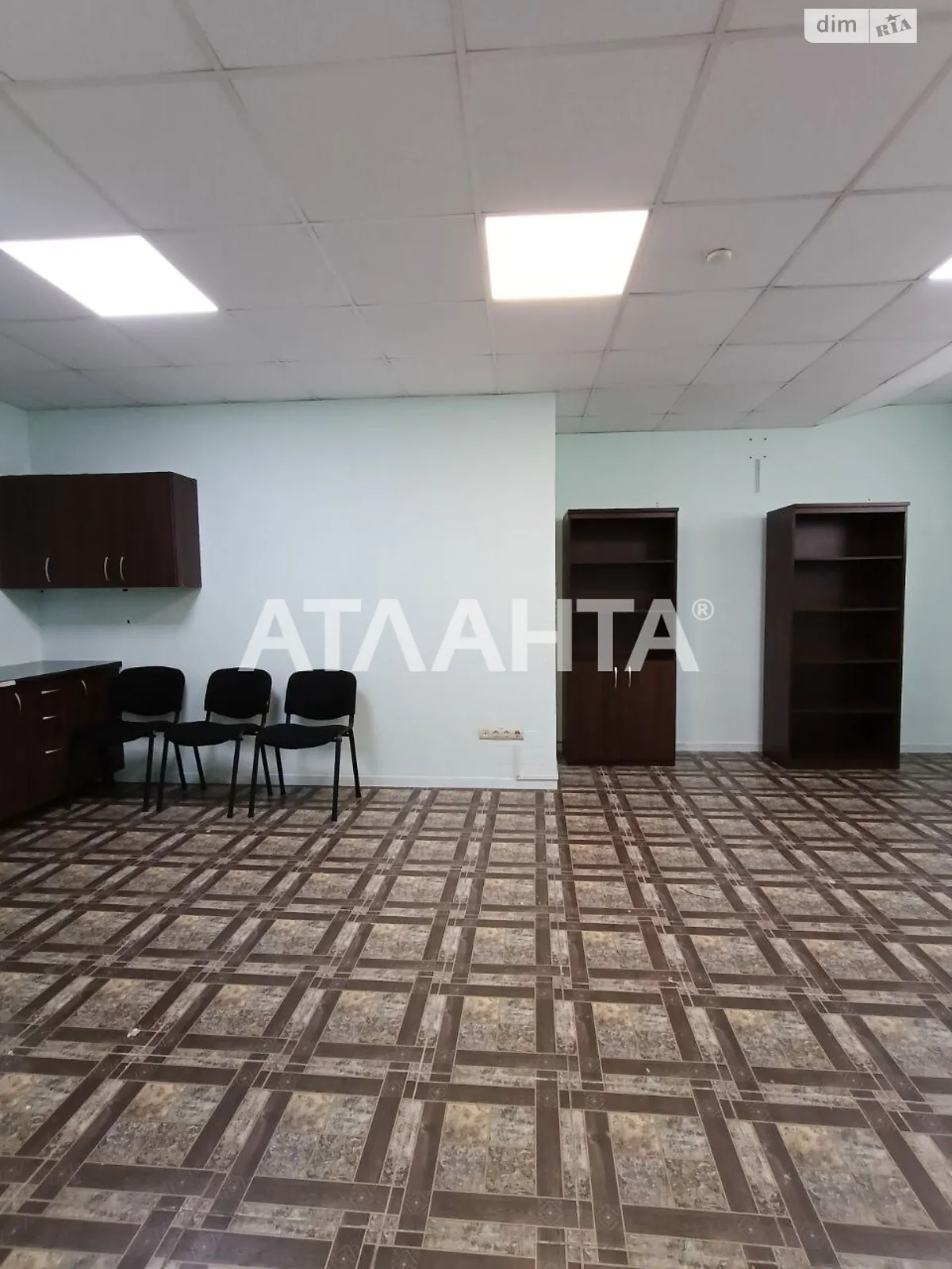 Продается офис 33 кв. м в бизнес-центре, цена: 56100 $ - фото 1