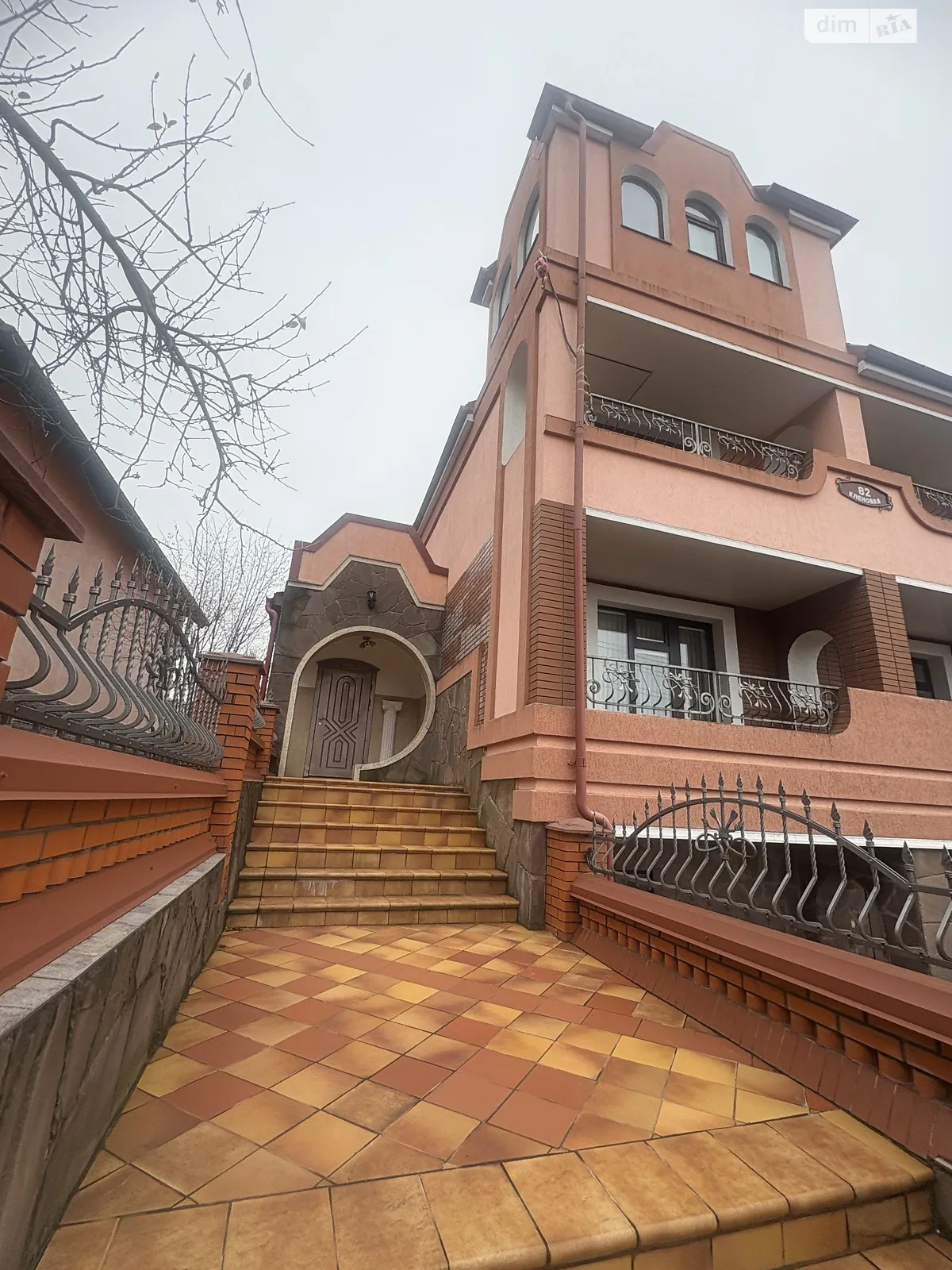 Продается дом на 2 этажа 246 кв. м с террасой, цена: 180000 $ - фото 1