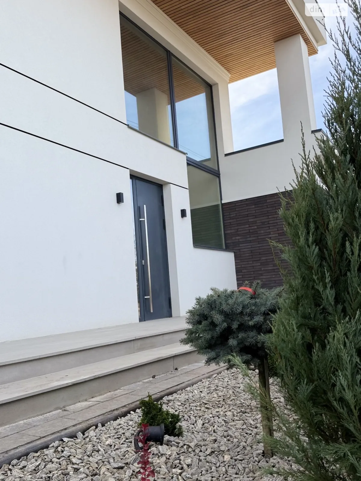 Продается дом на 2 этажа 240 кв. м с баней/сауной, цена: 300000 $ - фото 1