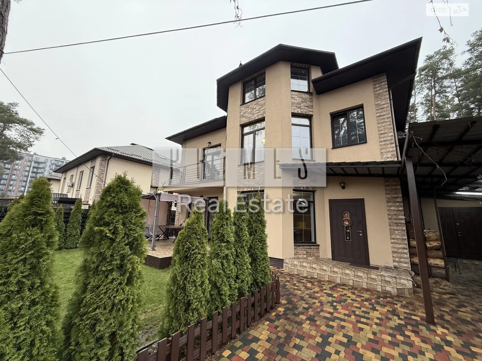 Продается дом на 3 этажа 285 кв. м с террасой, цена: 450000 $ - фото 1