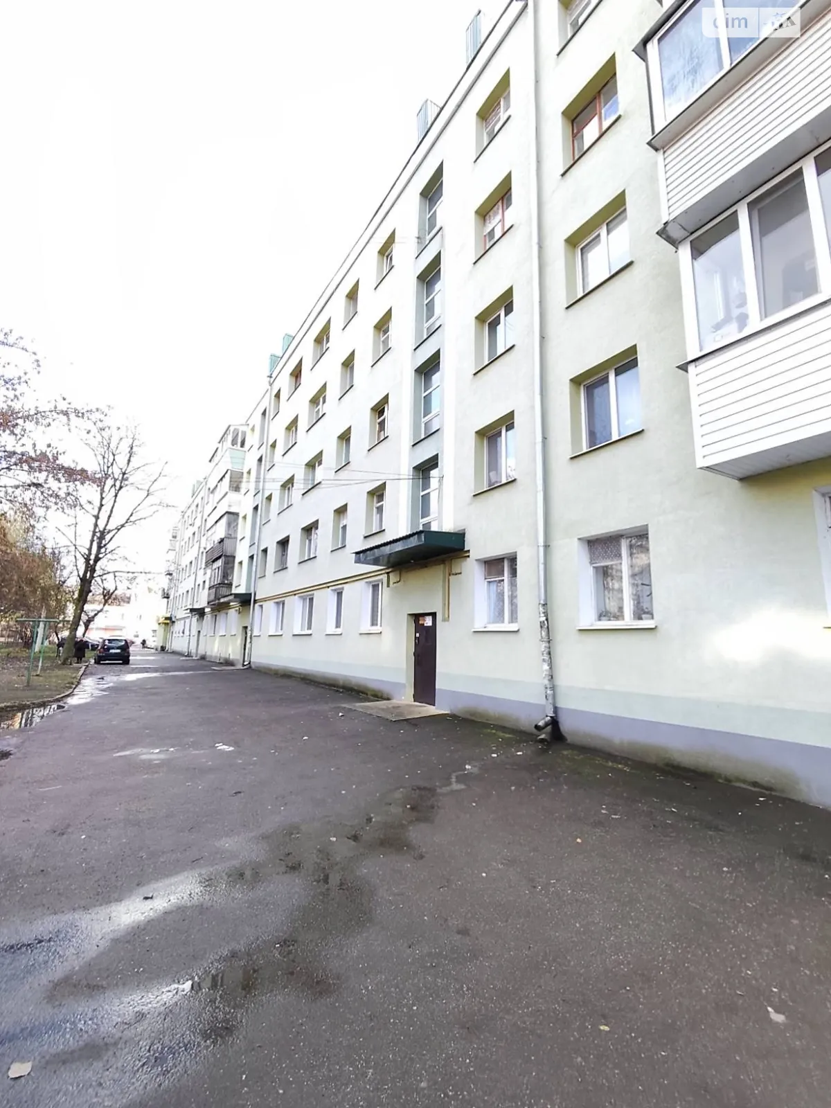 Продается 3-комнатная квартира 50.1 кв. м в Ровно, ул. Замковая, 10А - фото 1