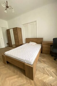 Довгострокова оренда кімнати, Львів, р‑н. Центр, Князя Романа вулиця