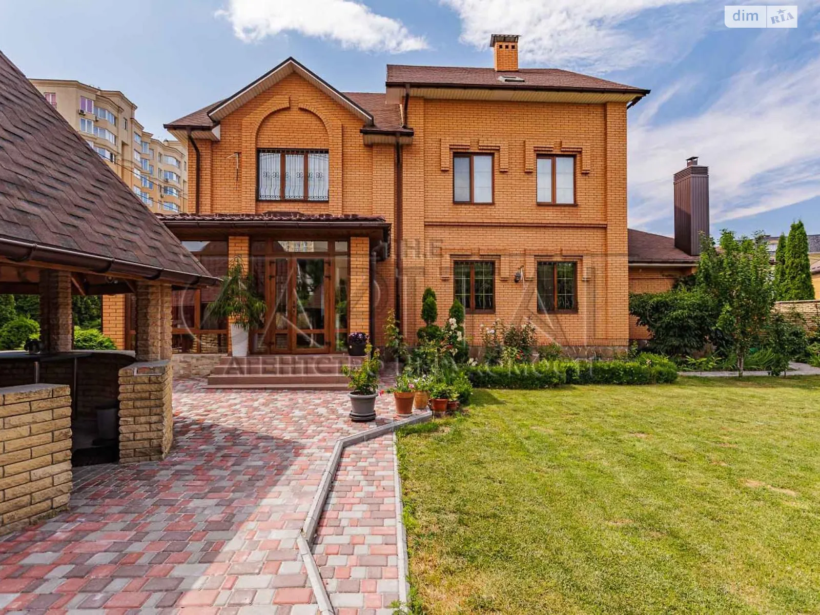 Продается дом на 3 этажа 423.6 кв. м с балконом, цена: 910000 $ - фото 1