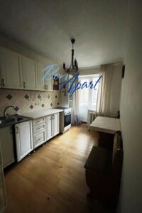 Продаж квартири, Київ, р‑н. Олександрівська Слобідка, ст.м. Вокзальна, Петра Радченка вулиця, буд. 4