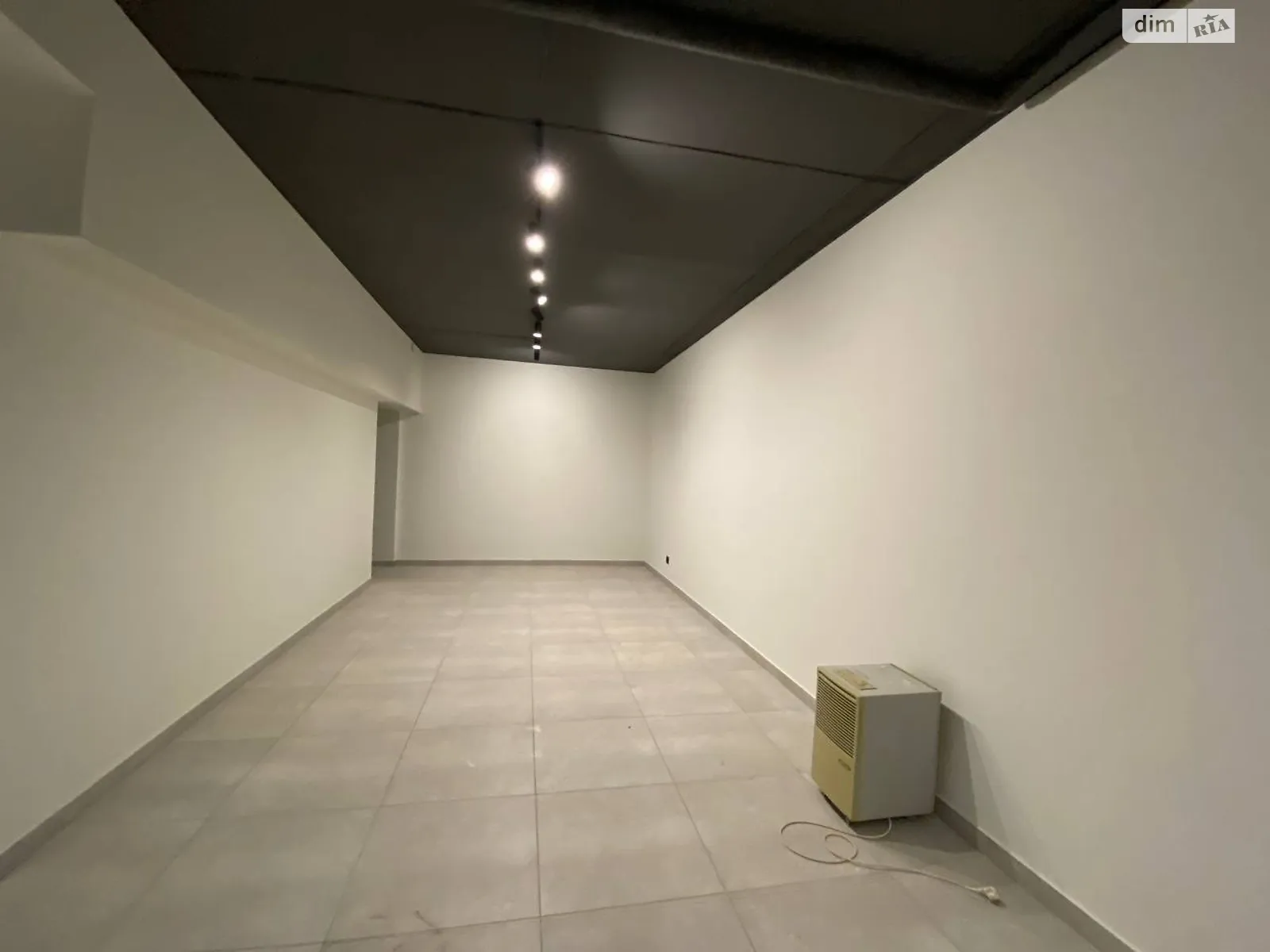 Сдается в аренду помещения свободного назначения 74 кв. м в 4-этажном здании, цена: 12000 грн - фото 1
