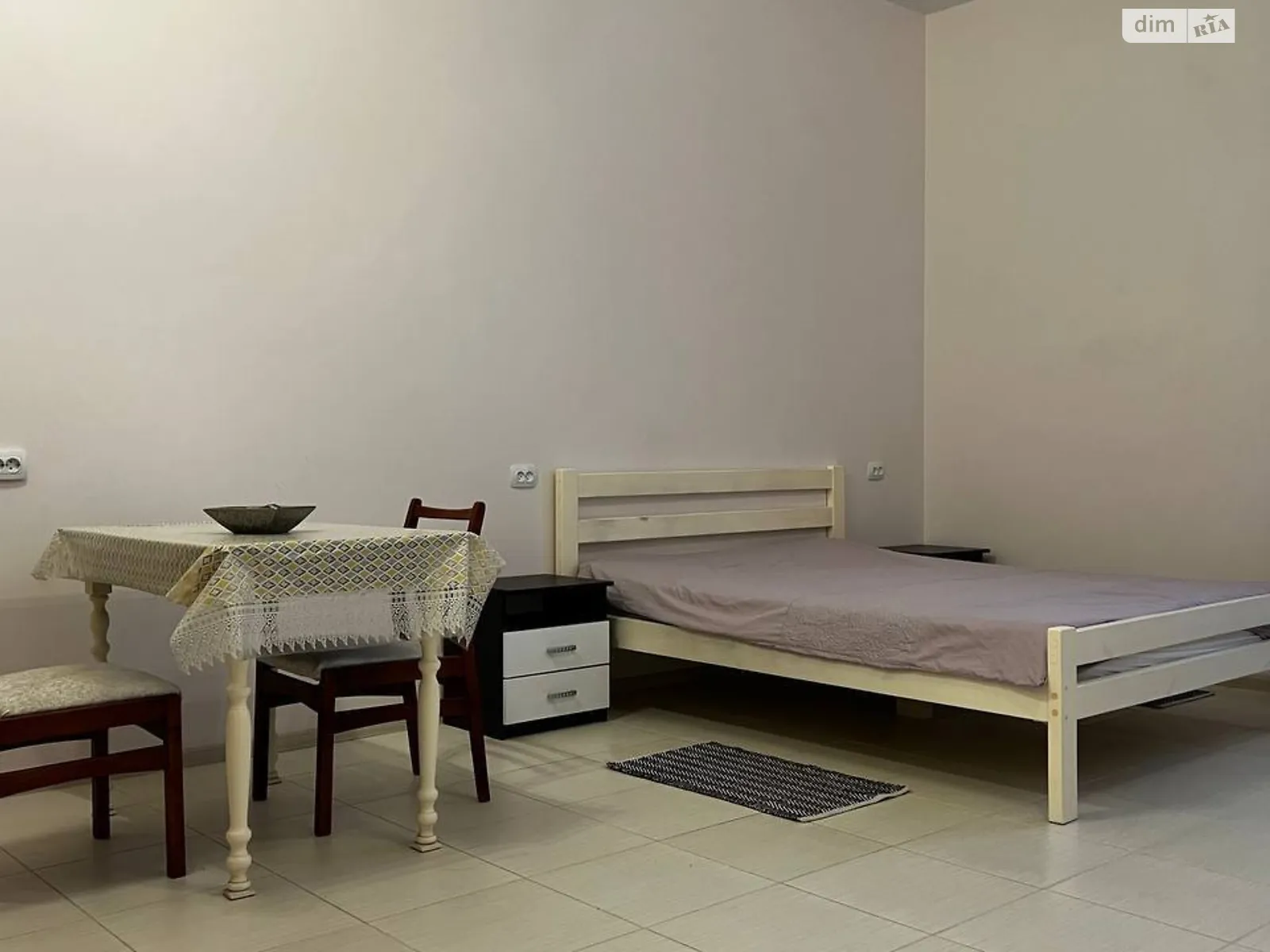 Сдается в аренду 2-комнатная квартира 38 кв. м в Ровно, ул. Соборная, 283 - фото 1