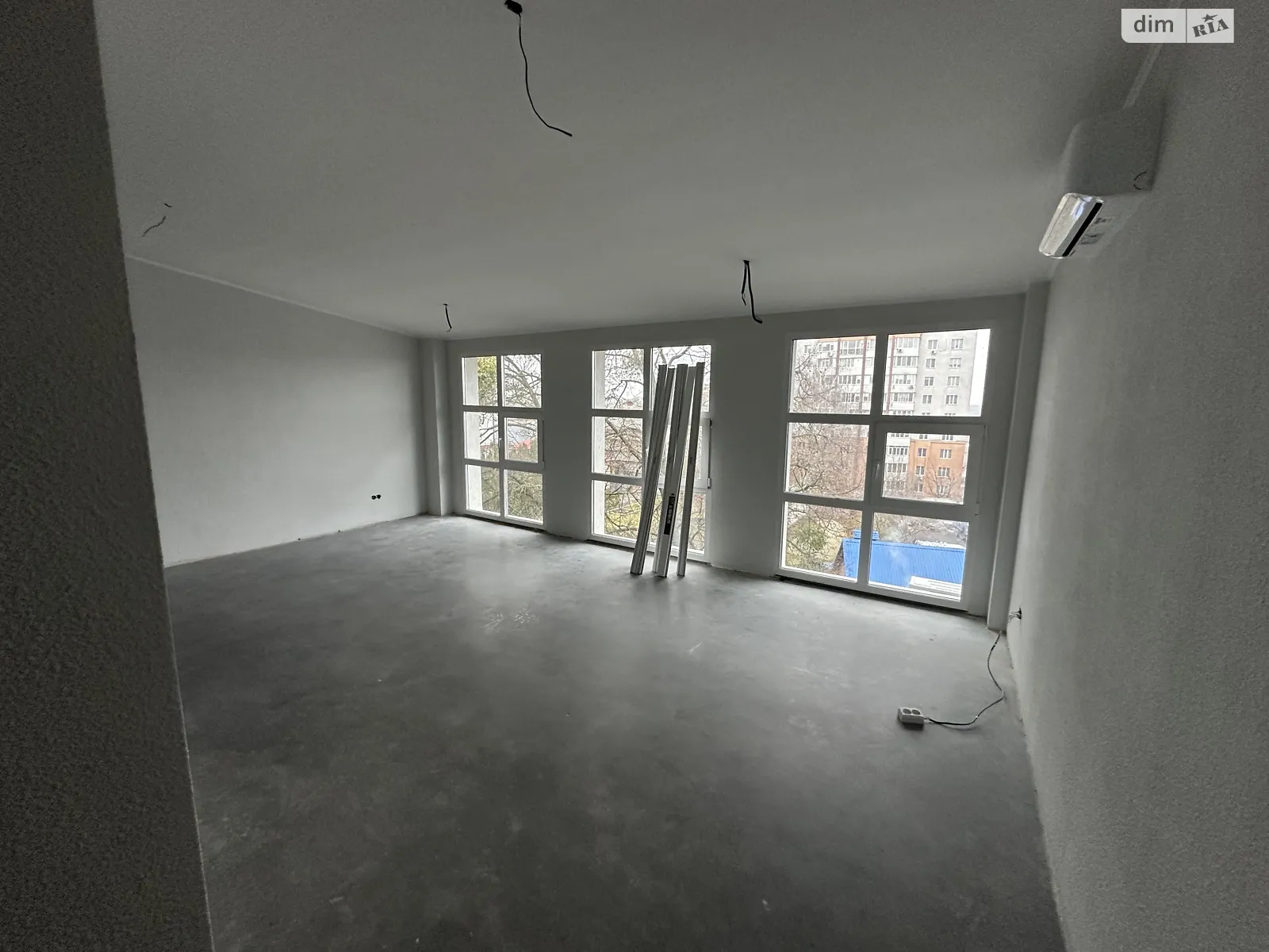 Сдается в аренду офис 37.4 кв. м в бизнес-центре, цена: 12300 грн - фото 1