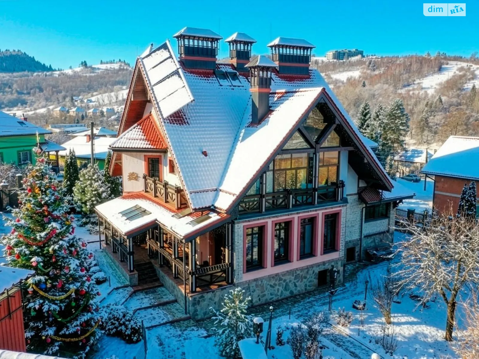 Продается дом на 3 этажа 298.7 кв. м с гаражом, цена: 900000 $ - фото 1