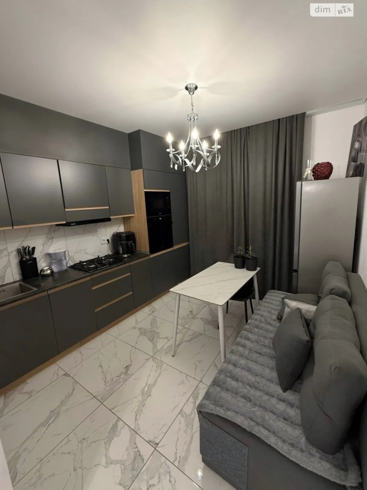 Продается 1-комнатная квартира 40.3 кв. м в Ужгороде, ул. Енковская - фото 1