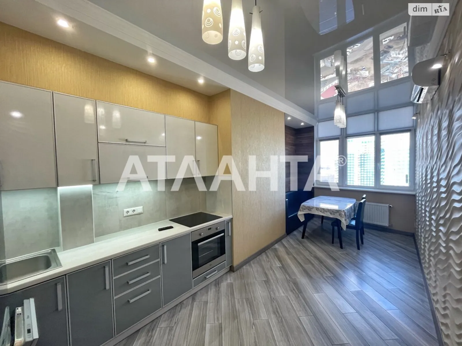 Продается 1-комнатная квартира 51.1 кв. м в Одессе, ул. Люстдорфская дорога - фото 1