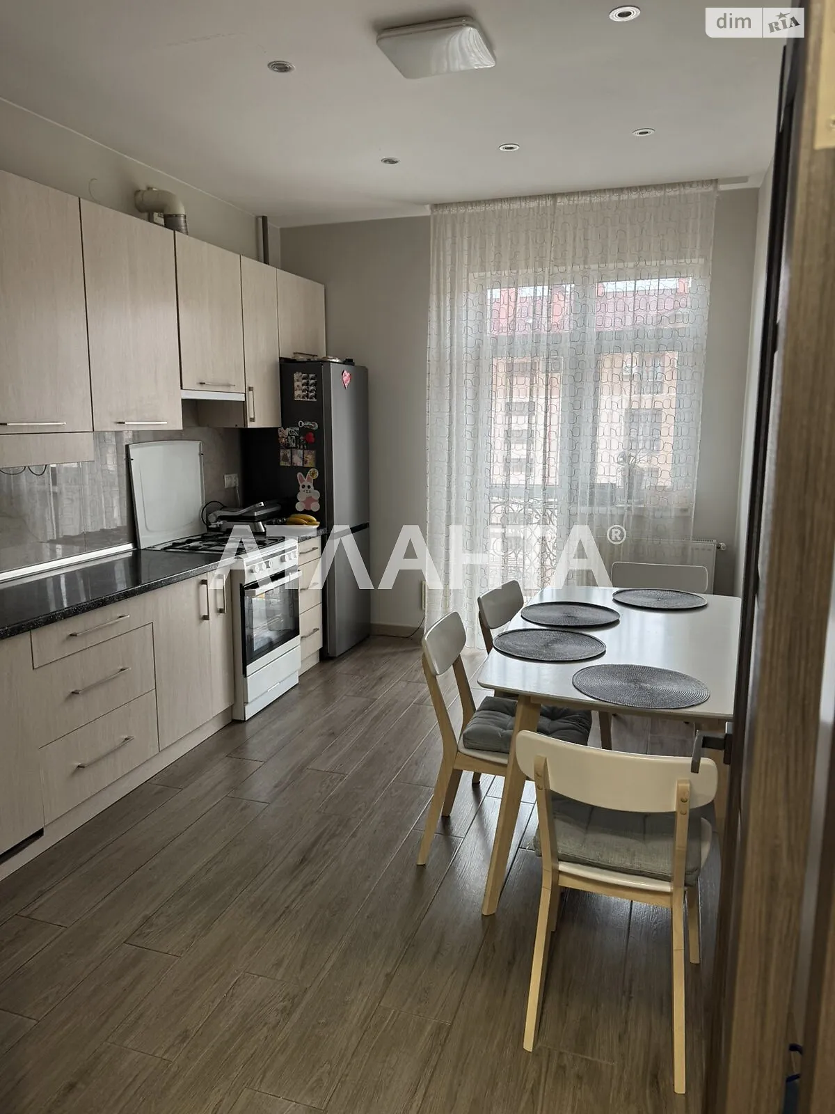 Продается 2-комнатная квартира 73 кв. м в Ужгороде, ул. Тлехаса - фото 1