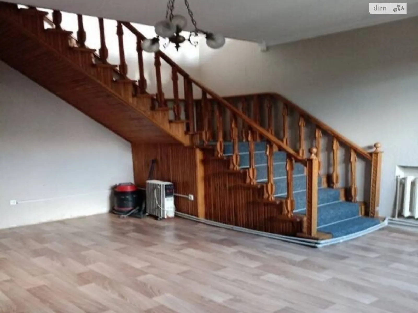 Сдается в аренду дом на 2 этажа 250 кв. м с гаражом, цена: 1300 $ - фото 1