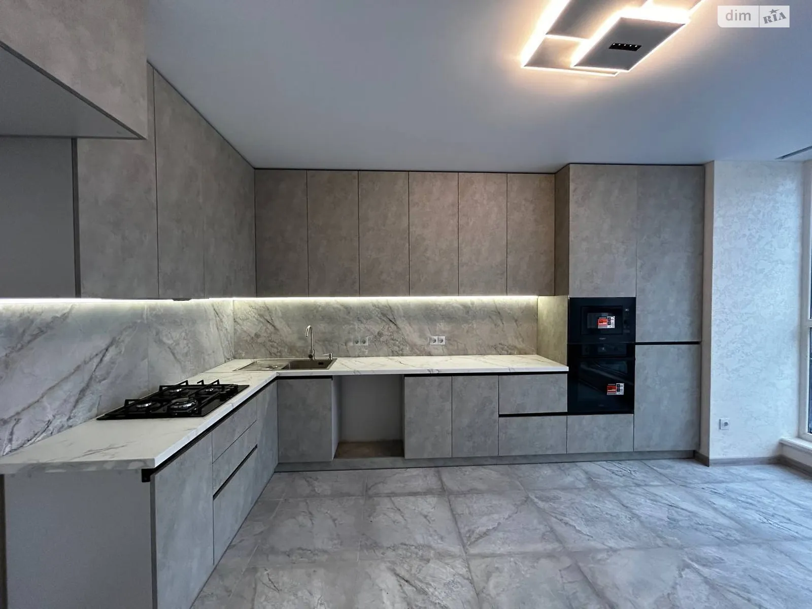 Продается 2-комнатная квартира 60.1 кв. м в Ивано-Франковске, ул. Национальной Гвардии - фото 1