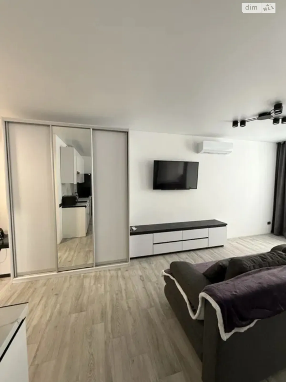 Продается 1-комнатная квартира 43 кв. м в Киеве, ул. Светлая - фото 1