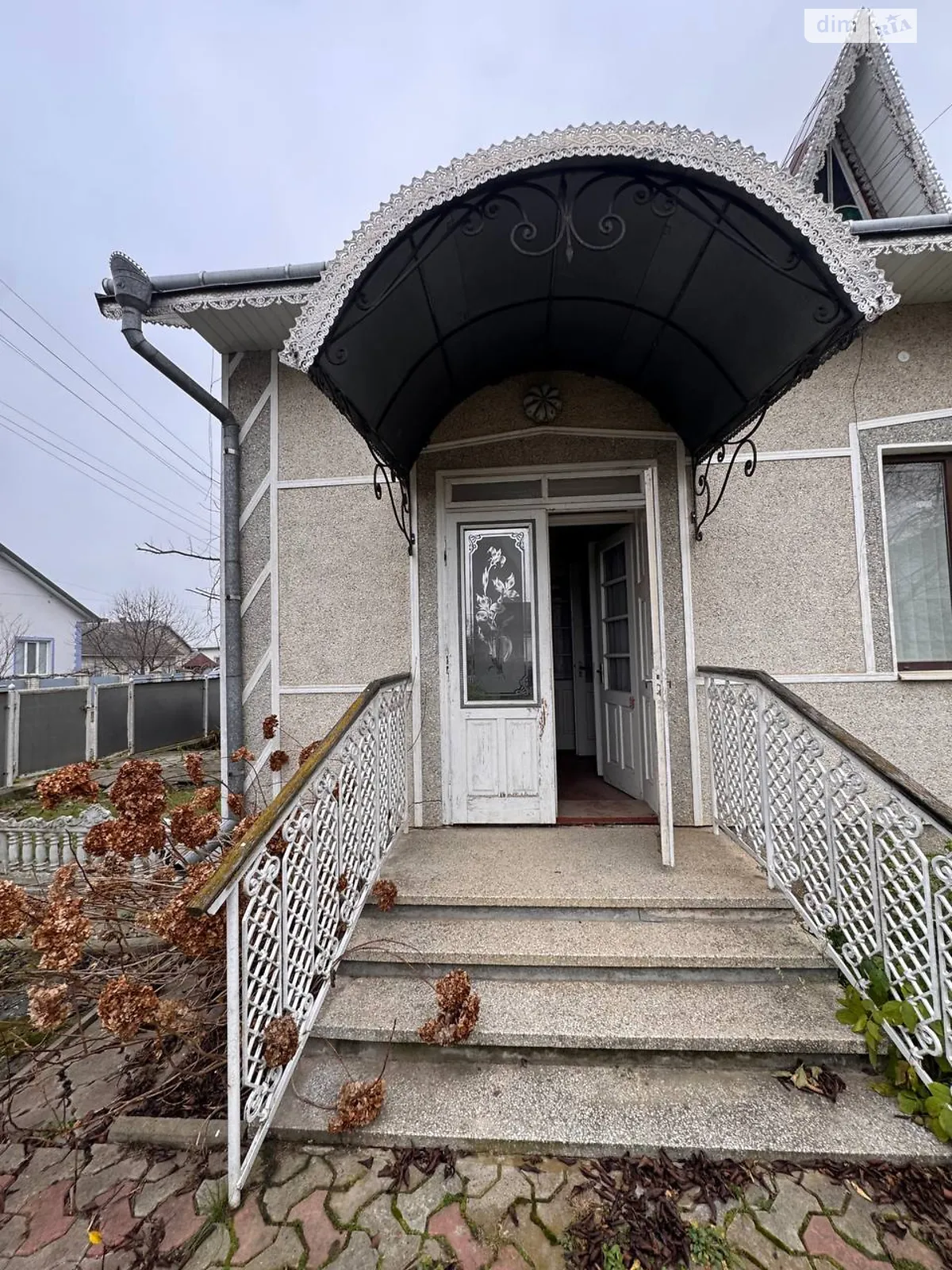 Продается дом на 2 этажа 286 кв. м с садом, цена: 145000 $ - фото 1