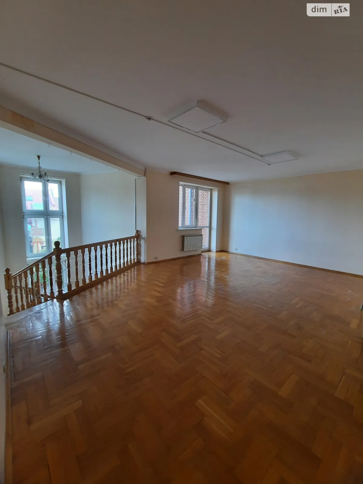 Сдается в аренду офис 200 кв. м в бизнес-центре, цена: 1450 $ - фото 1