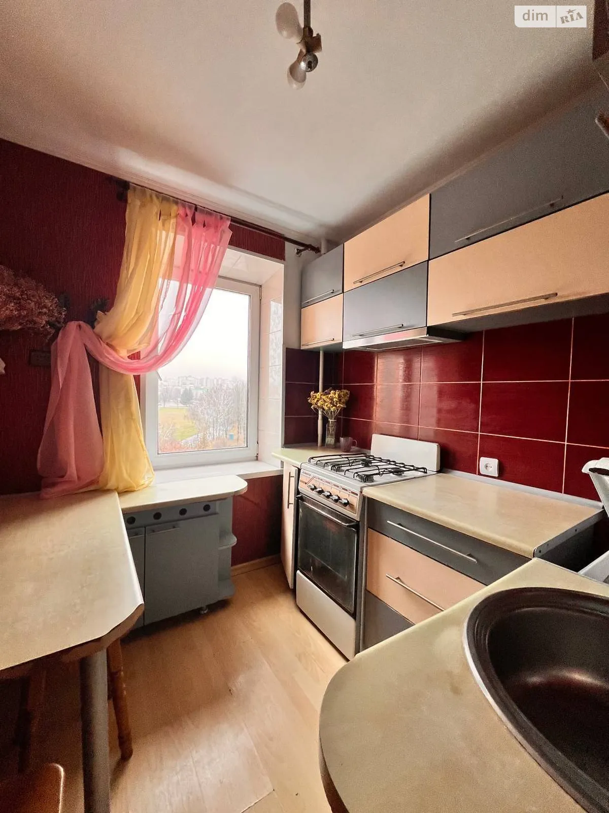 Сдается в аренду 1-комнатная квартира 32 кв. м в Ровно, ул. Соборная, 275 - фото 1