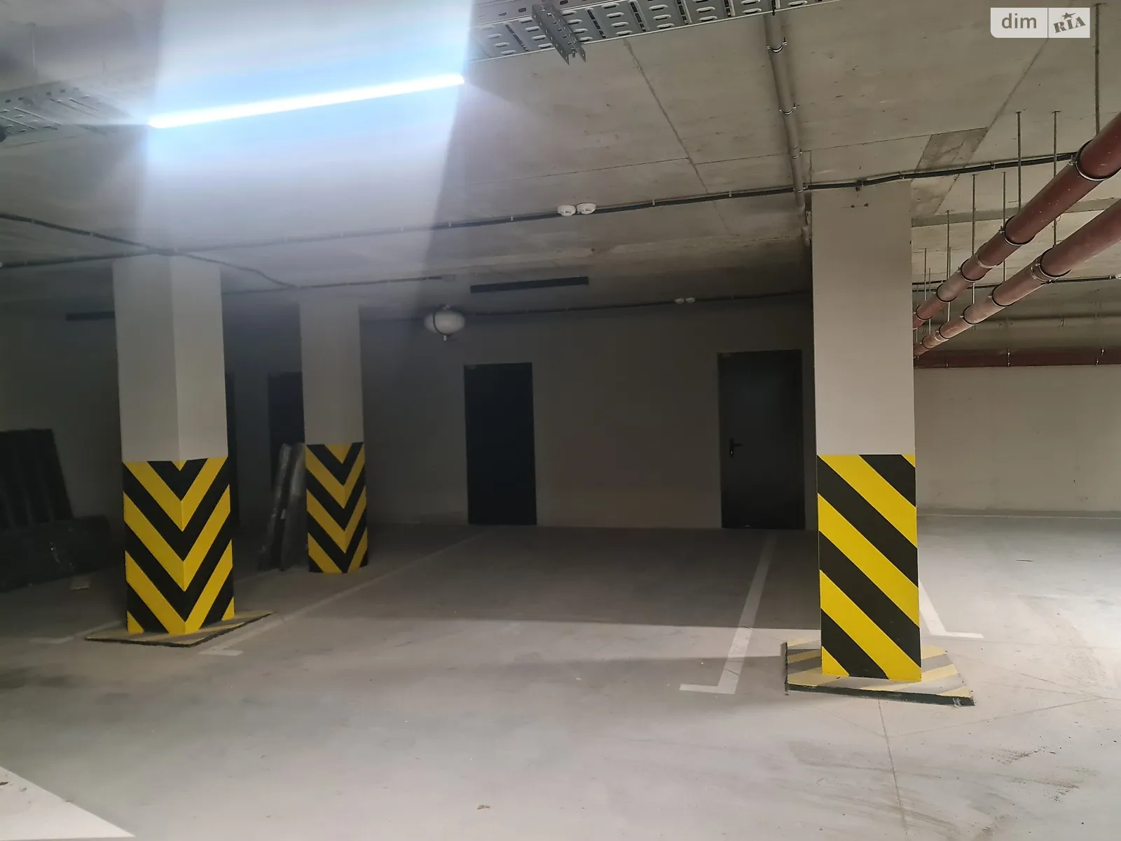 Продается подземный паркинг под легковое авто на 15 кв. м, цена: 25000 $ - фото 1