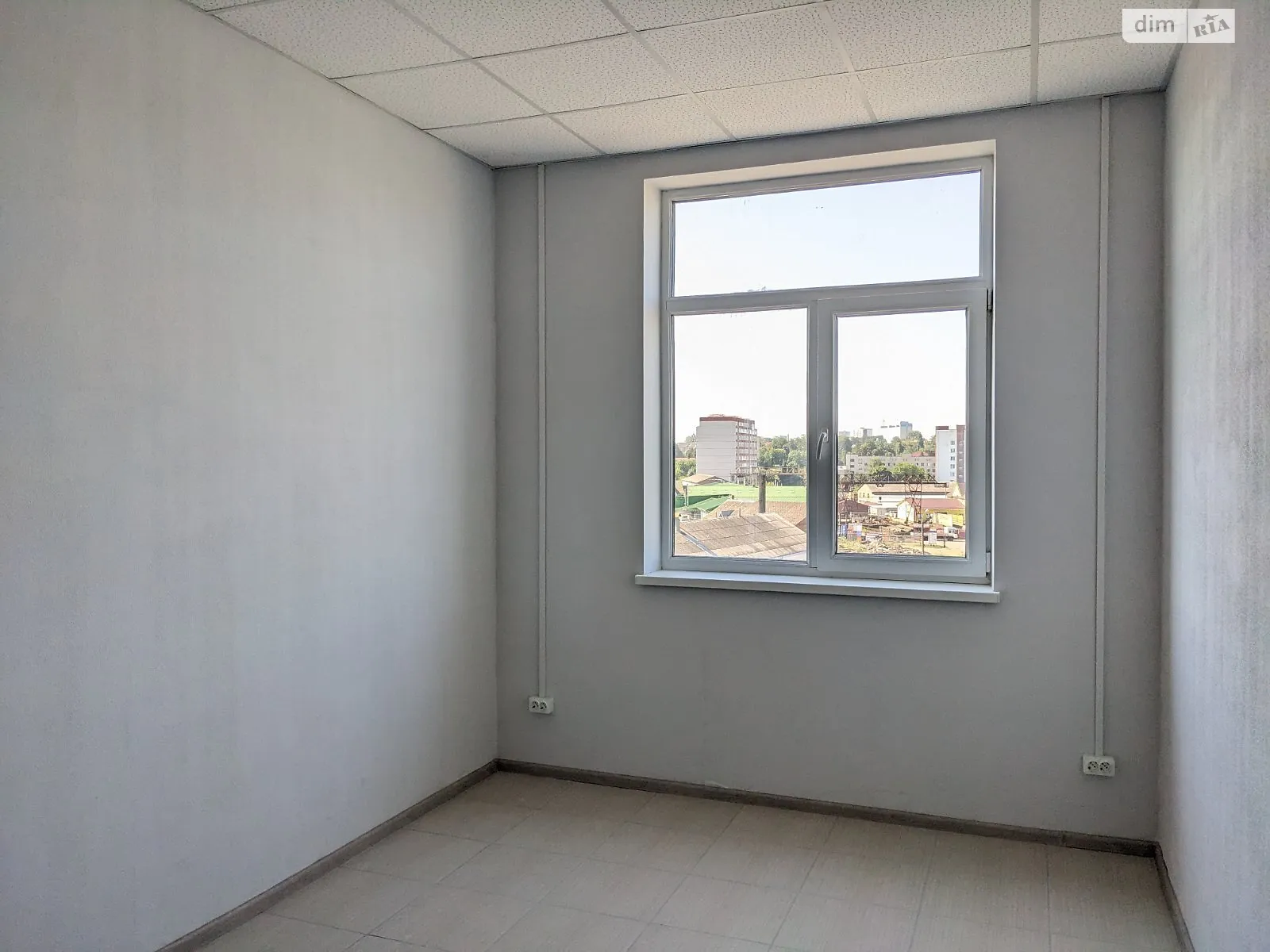 Сдается в аренду офис 15 кв. м в бизнес-центре, цена: 4500 грн - фото 1