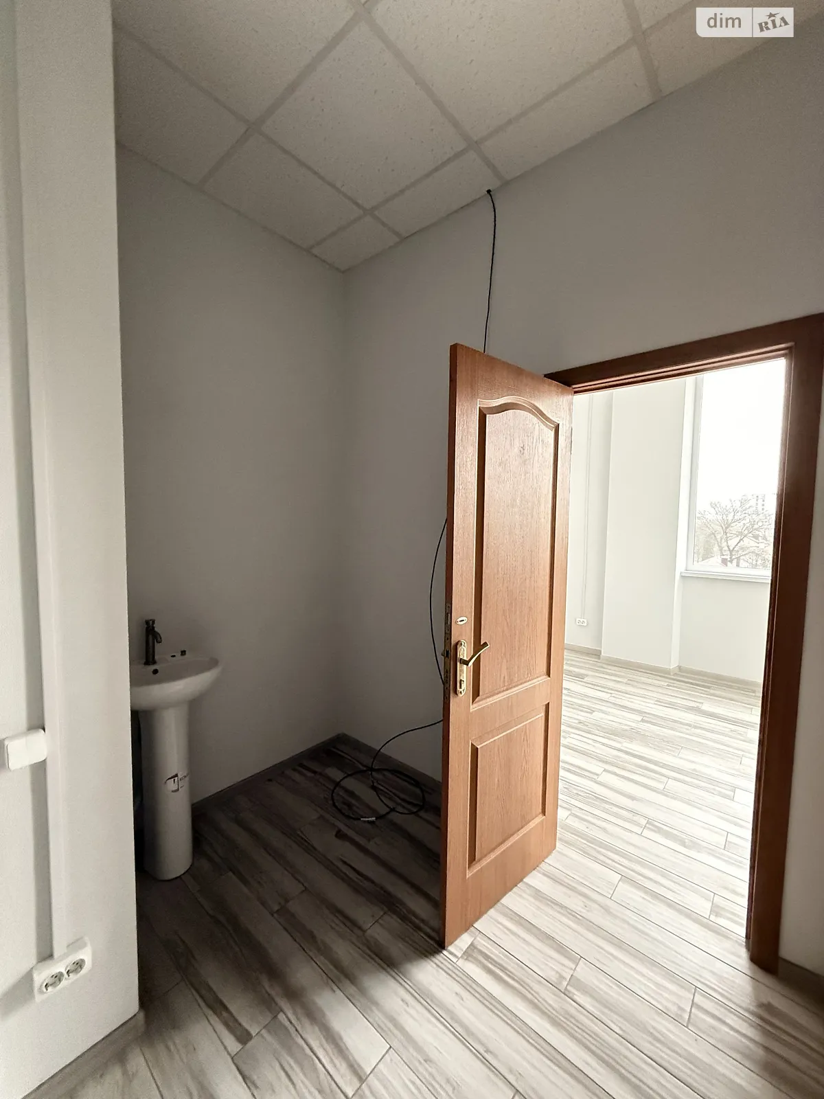 Здається в оренду офіс 30.2 кв. м в бізнес-центрі, цена: 8000 грн - фото 1