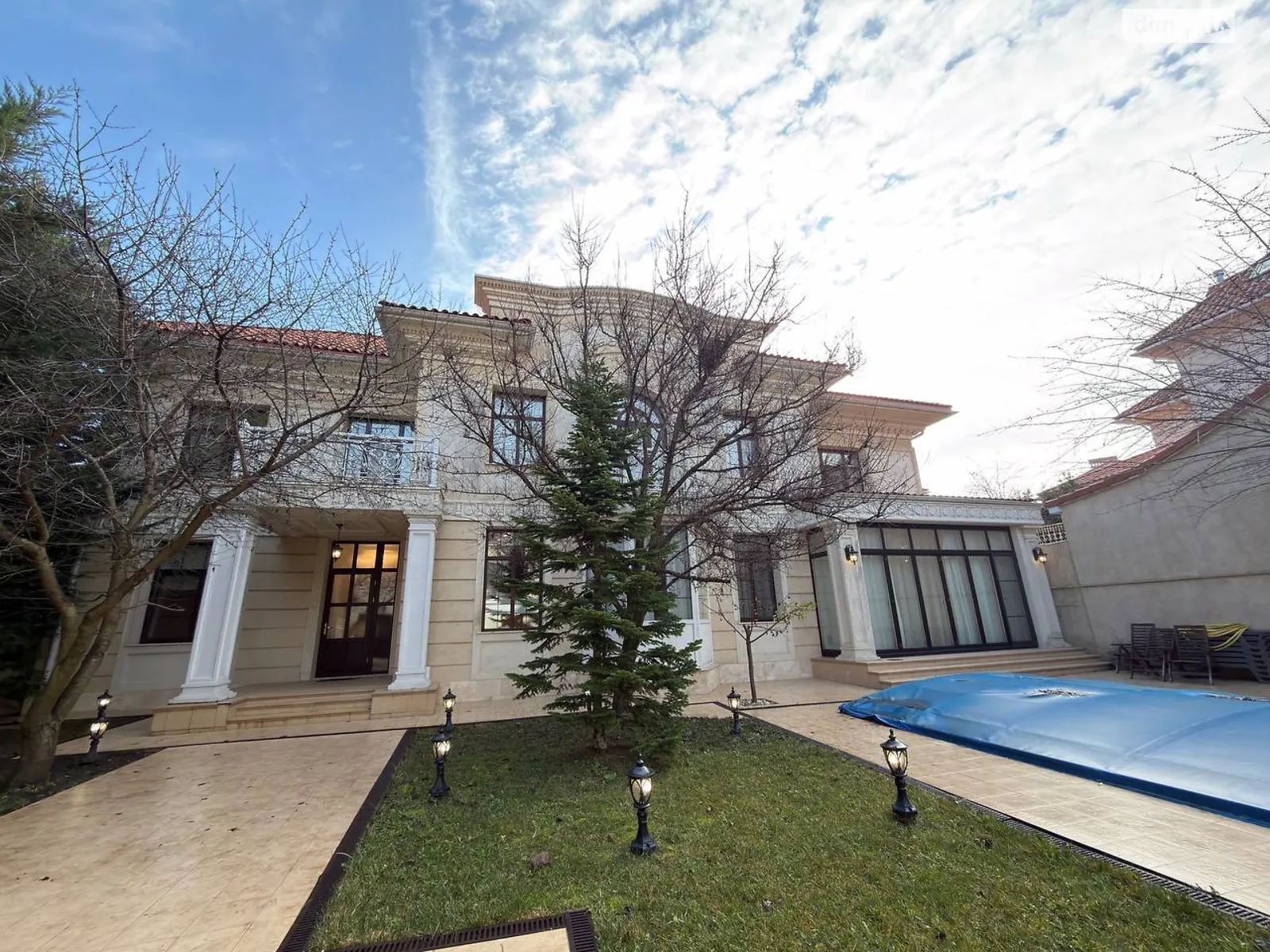 Продается дом на 2 этажа 224.7 кв. м с участком, цена: 1350000 $ - фото 1