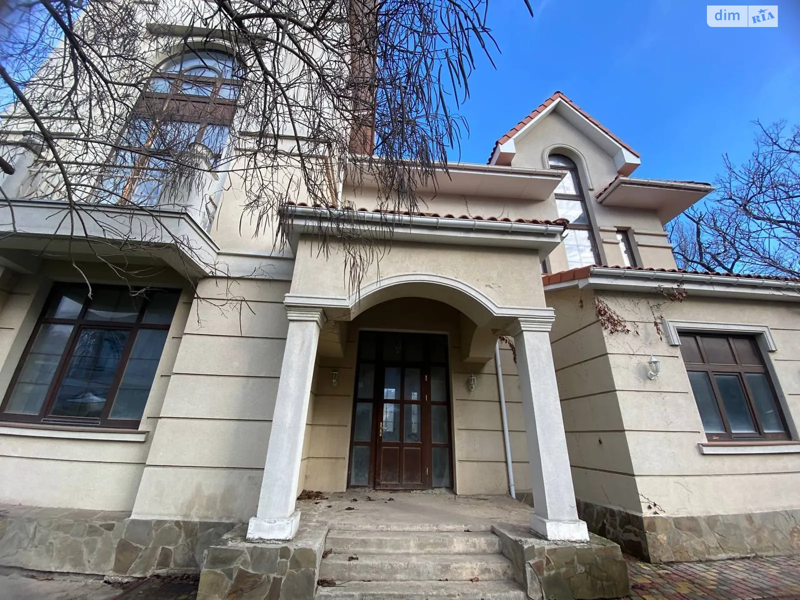 Продается дом на 3 этажа 430 кв. м с баней/сауной, цена: 900000 $ - фото 1