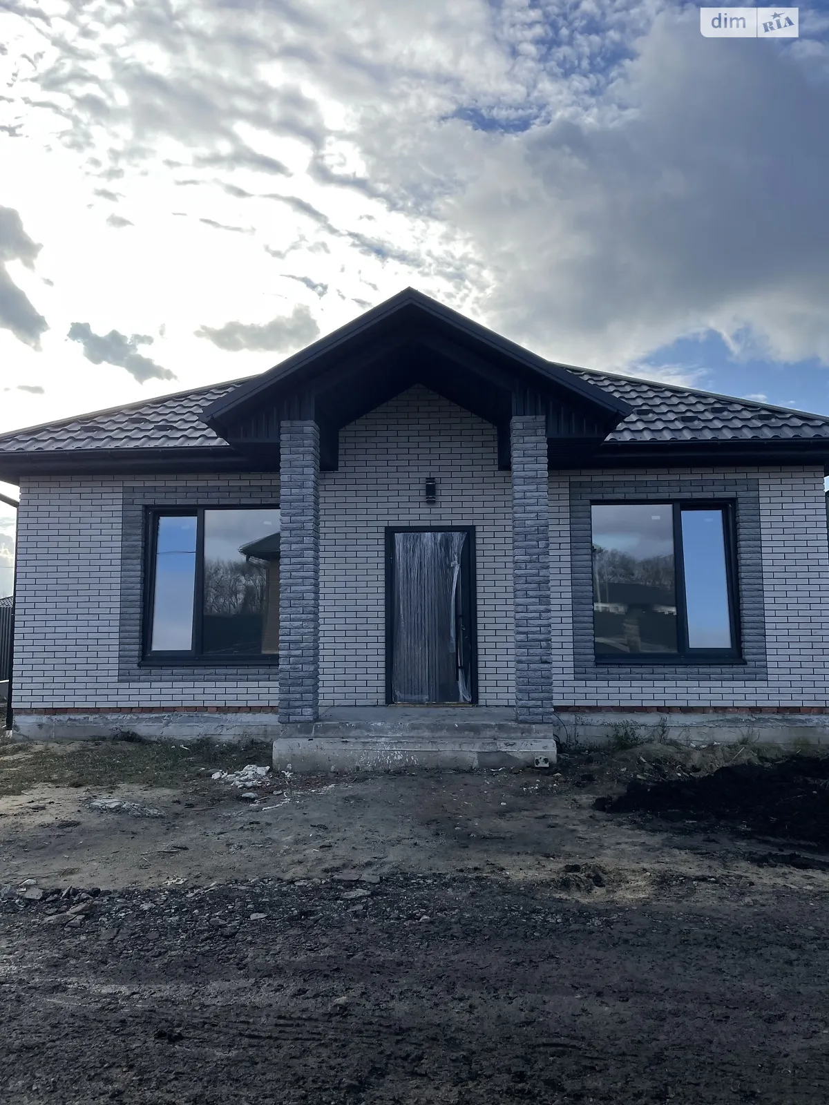 Продається одноповерховий будинок 103 кв. м з каміном, цена: 90000 $ - фото 1