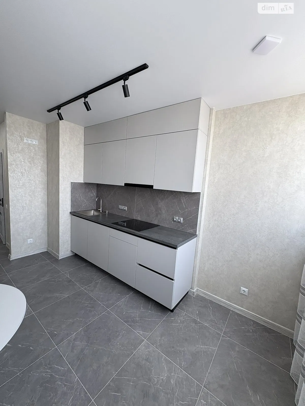 Продается 1-комнатная квартира 38 кв. м в Одессе, ул. Бугаевская, 44 - фото 1