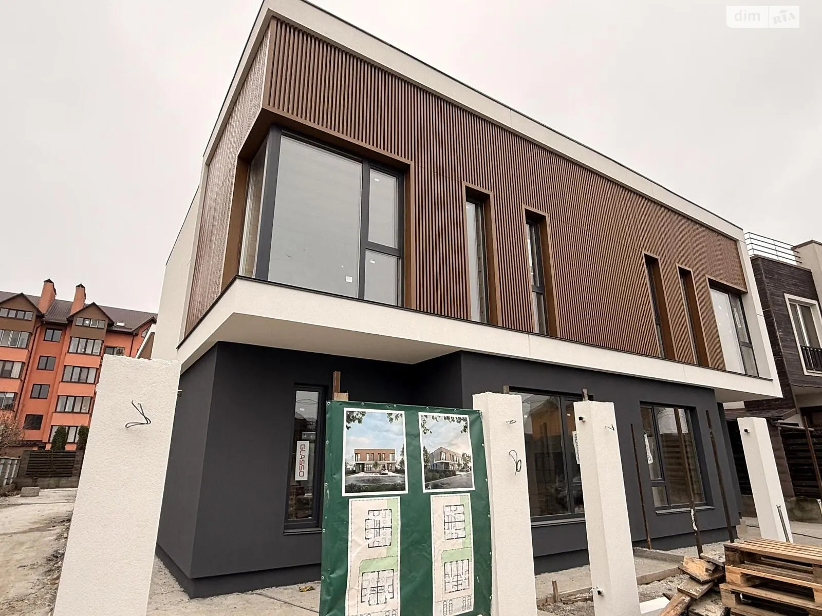 Продается дом на 2 этажа 130 кв. м с балконом, цена: 160000 $ - фото 1