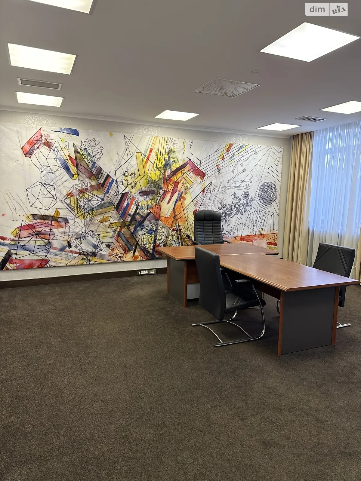 Сдается в аренду офис 65 кв. м в бизнес-центре, цена: 800 $ - фото 1
