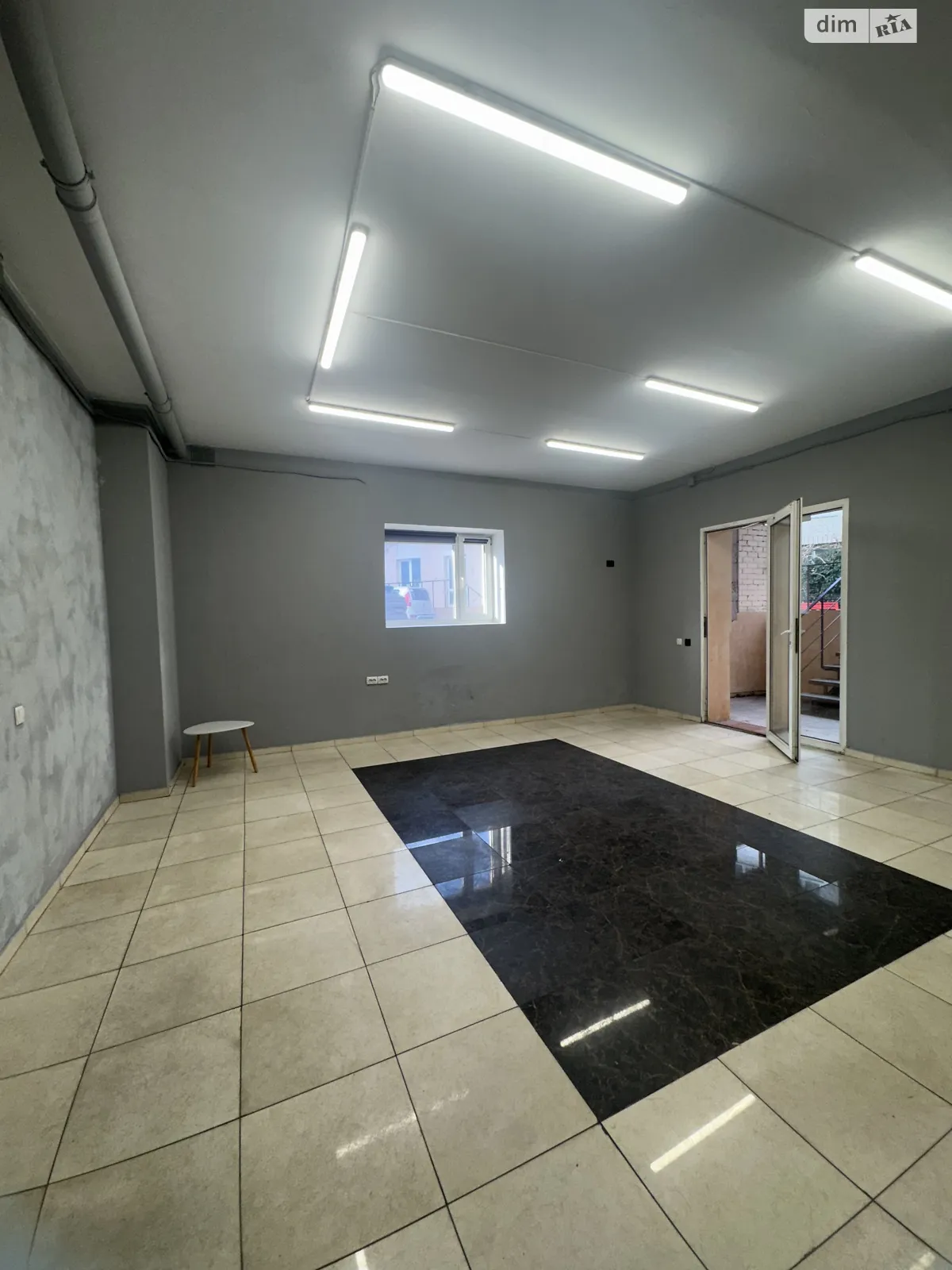 Продается офис 55 кв. м в бизнес-центре, цена: 35000 $ - фото 1