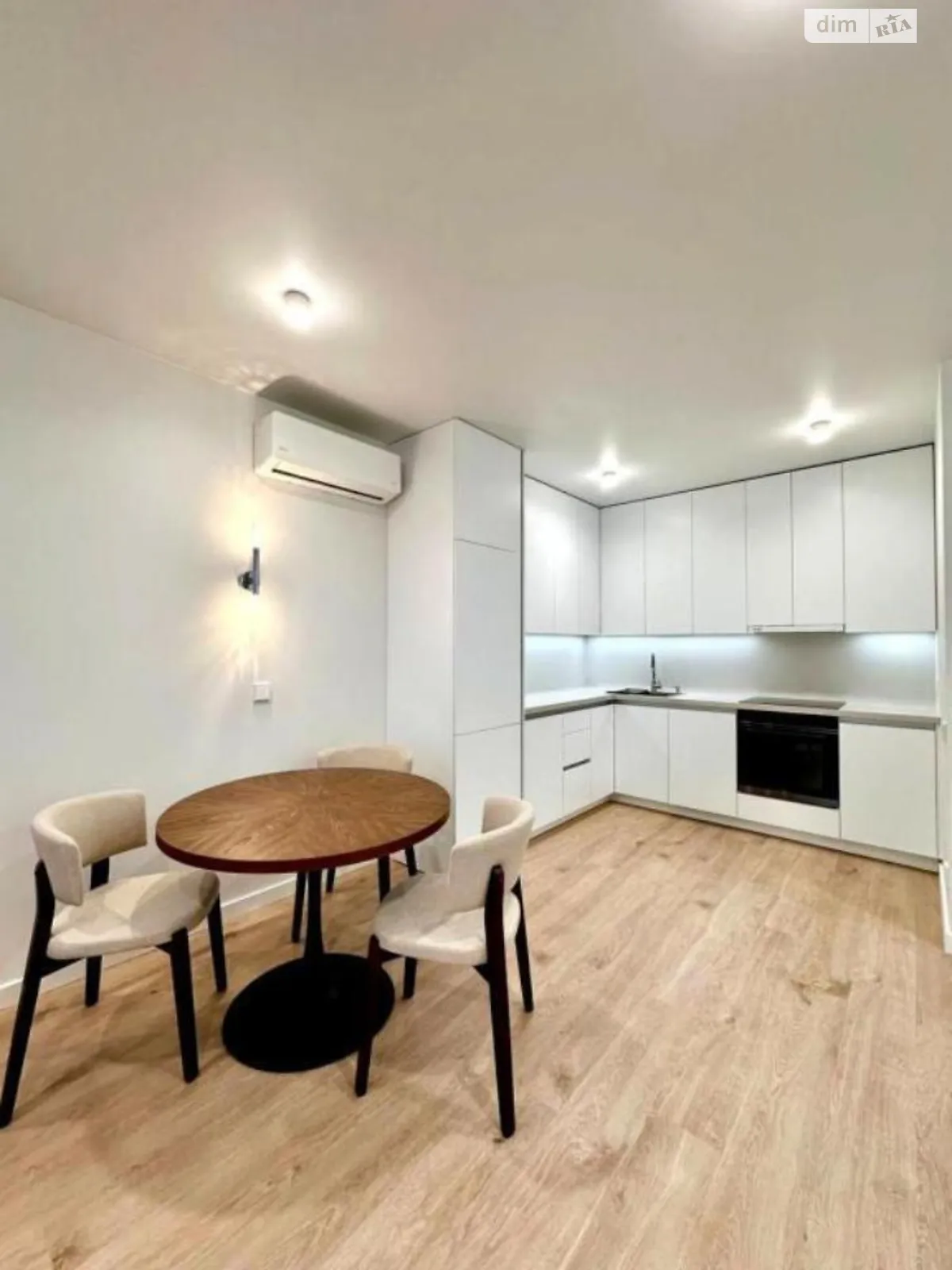 Продається 1-кімнатна квартира 47 кв. м у Києві, вул. Олександра Олеся, 8/17 - фото 1