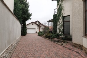 Куплю частный дом в Ужгороде без посредников