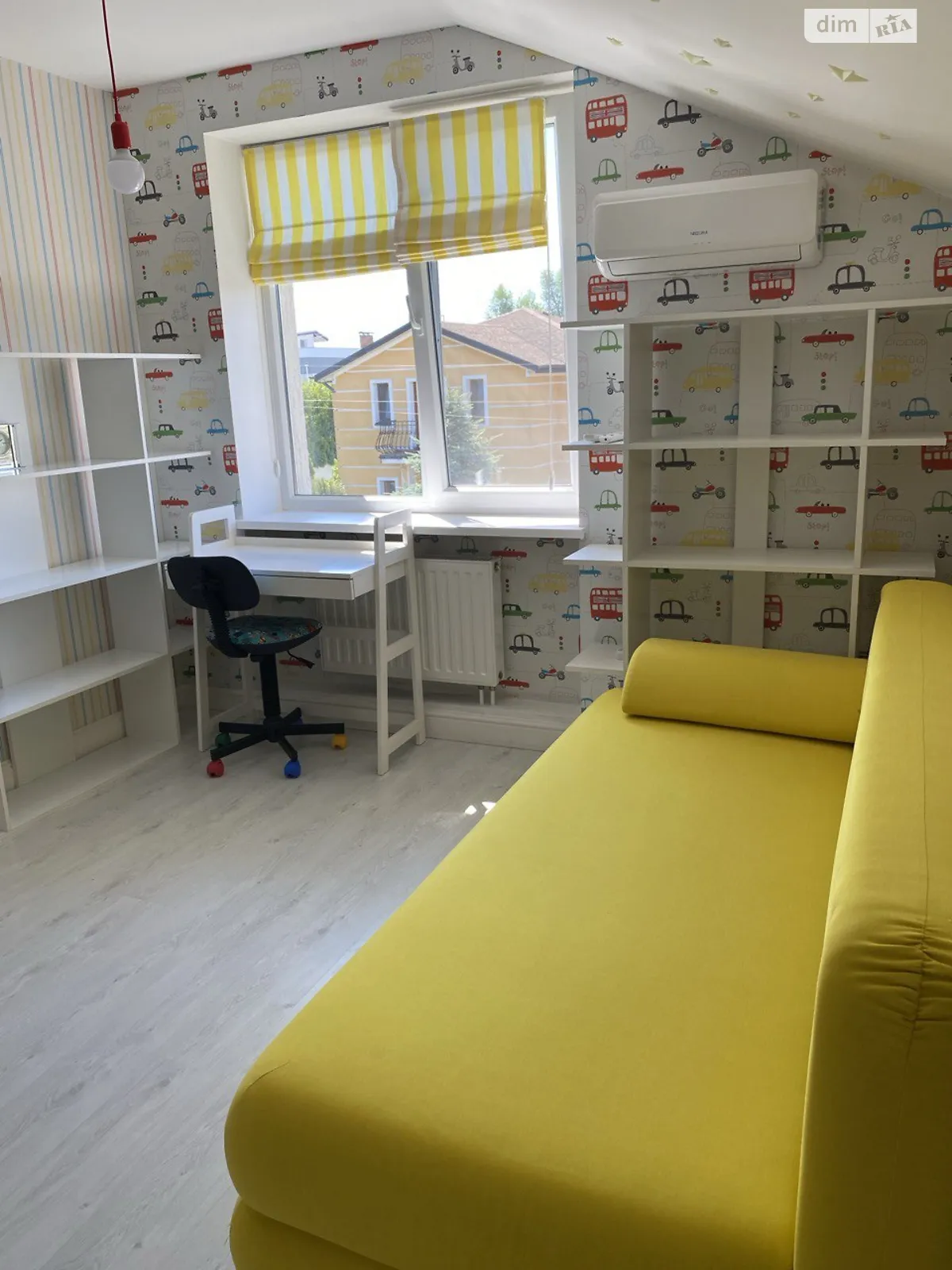 Сдается в аренду дом на 2 этажа 220 кв. м с балконом, цена: 2000 € - фото 1