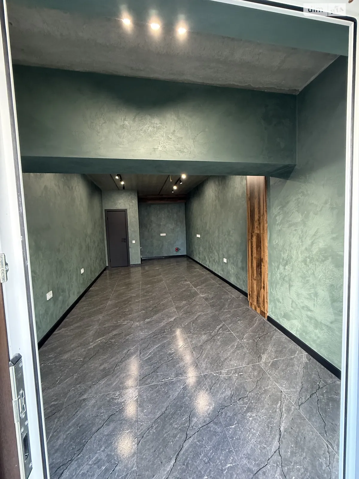 Сдается в аренду помещения свободного назначения 25.2 кв. м в 9-этажном здании, цена: 300 $ - фото 1