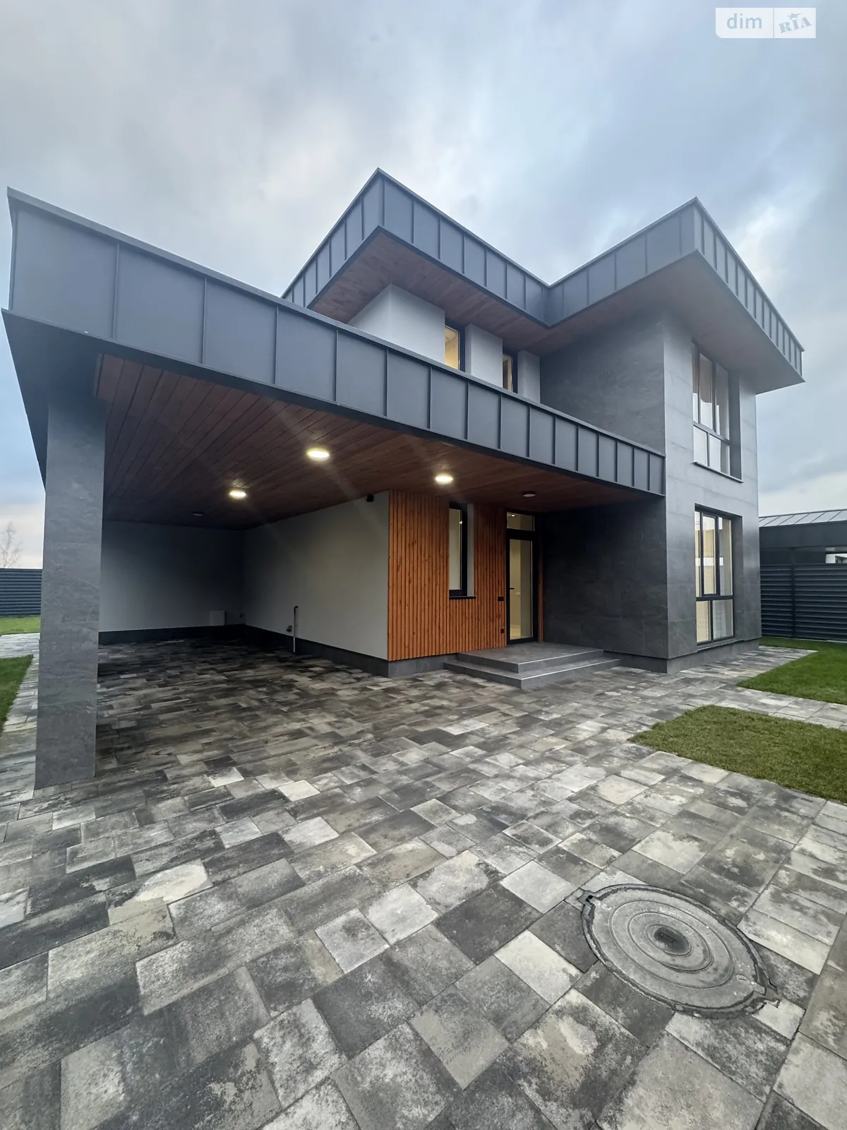 Продается дом на 2 этажа 140 кв. м с балконом, цена: 420000 $ - фото 1