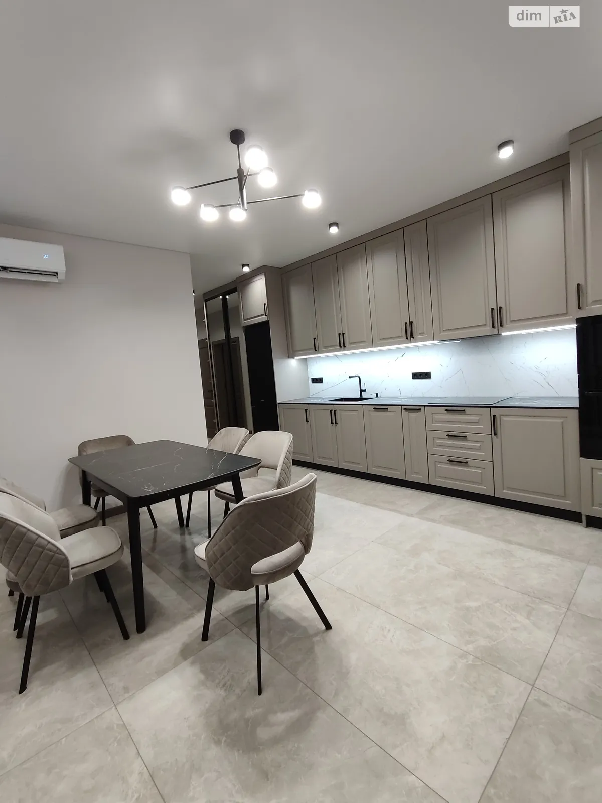 Здається в оренду 2-кімнатна квартира 90 кв. м у Ужгороді, вул. Собранецька, 150В - фото 1