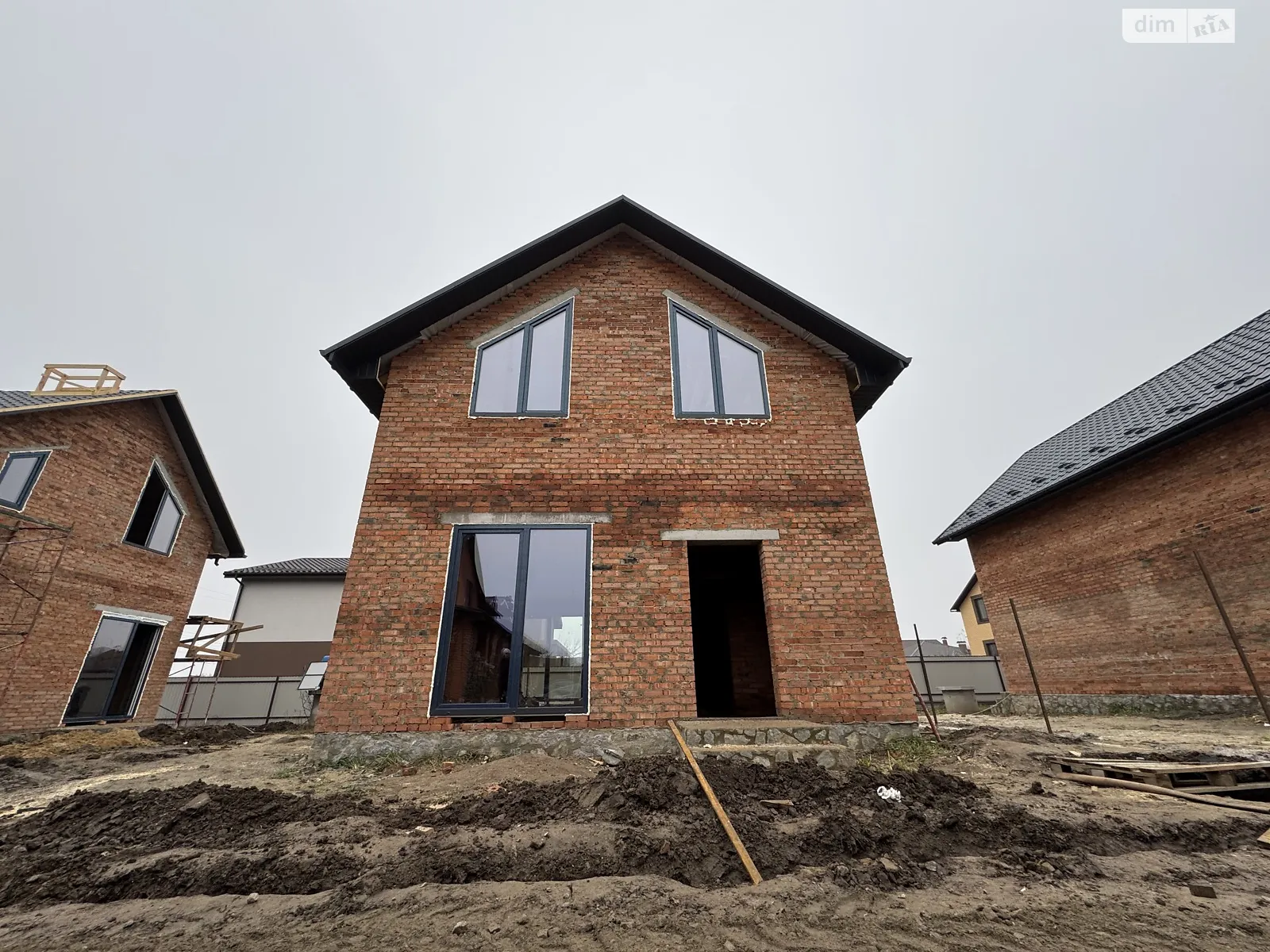 Продается дом на 2 этажа 97 кв. м с подвалом, цена: 90000 $ - фото 1