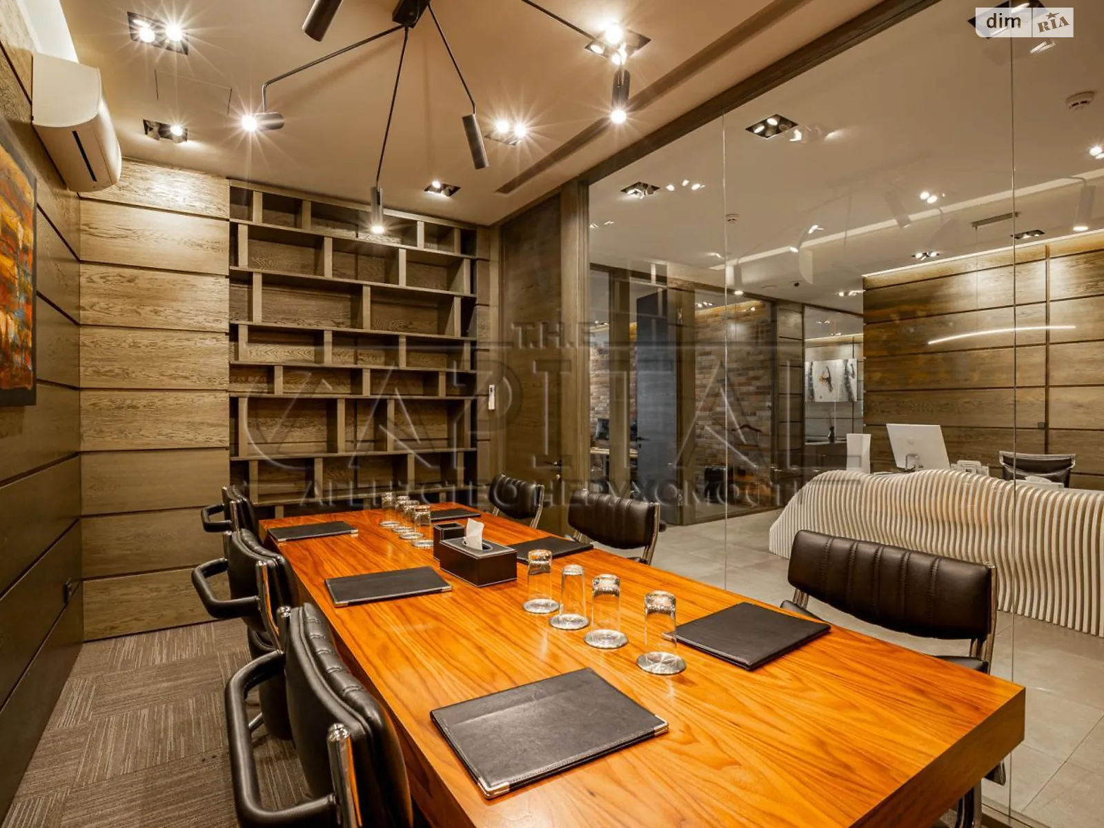 Сдается в аренду офис 207 кв. м в бизнес-центре, цена: 9500 $ - фото 1